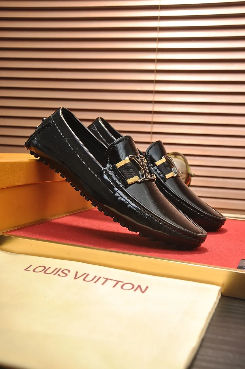 Men's men's shoes 💰420💶 [LV Doudou shoes] (water-dyed cowhide lining) new model is on the market, available on the official website. The new Doudou shoes are processed into single-color materials, and the uppers are made of imported horsehide leather. The body of the shoe is fully hemmed with mark thread, and is lined with imported original cowhide leather. The elegant shoe shape is super suitable for all-matching, and the size is 38-44.